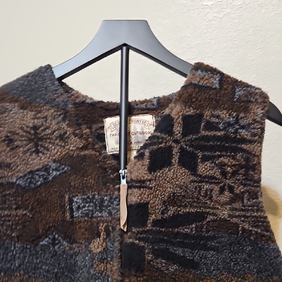 Cozy Women's Multicolor Patterned Vest - Picture 4 of 8